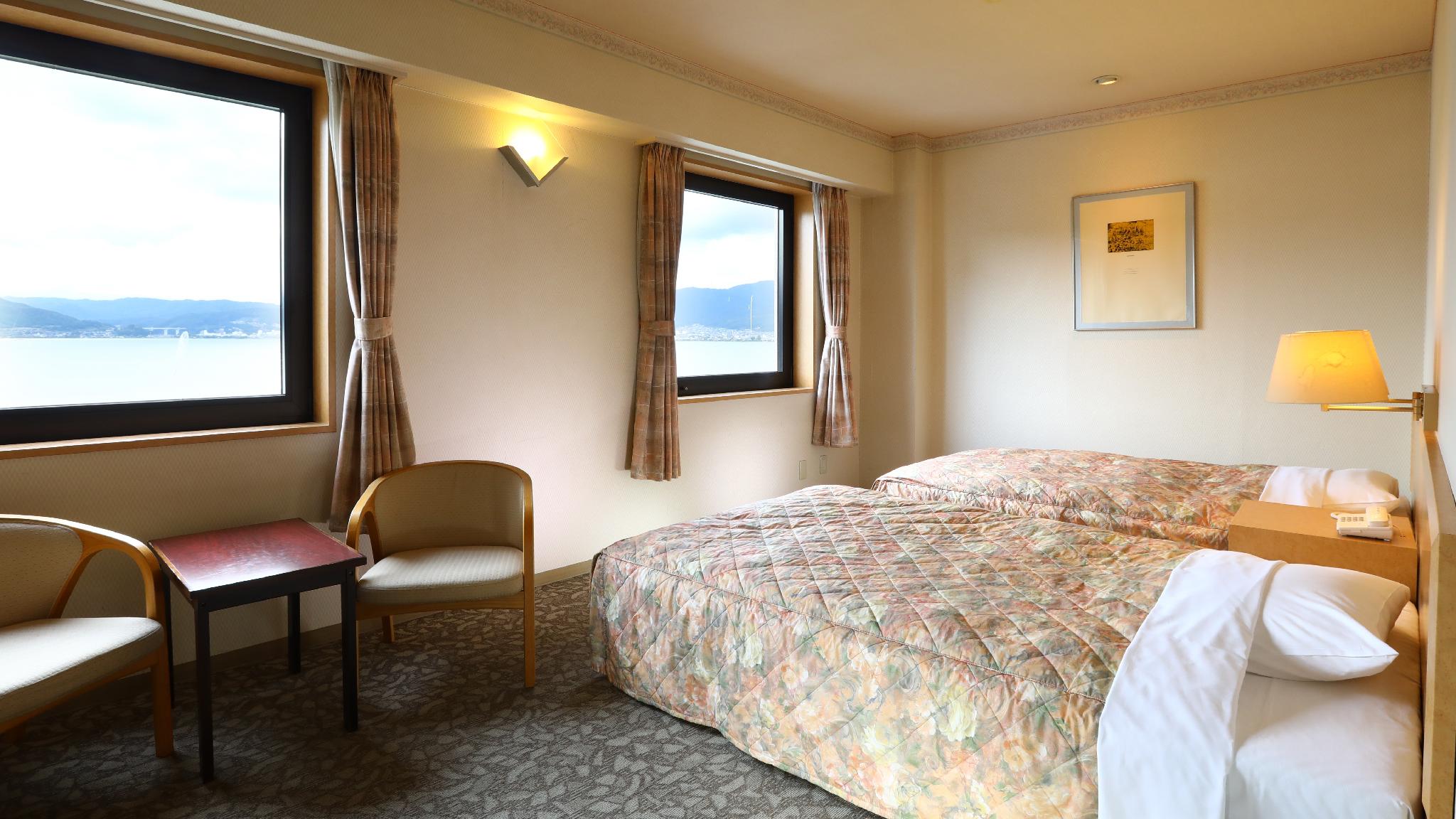 Room, Twin Beds, Panoramic, Lake View, Night View