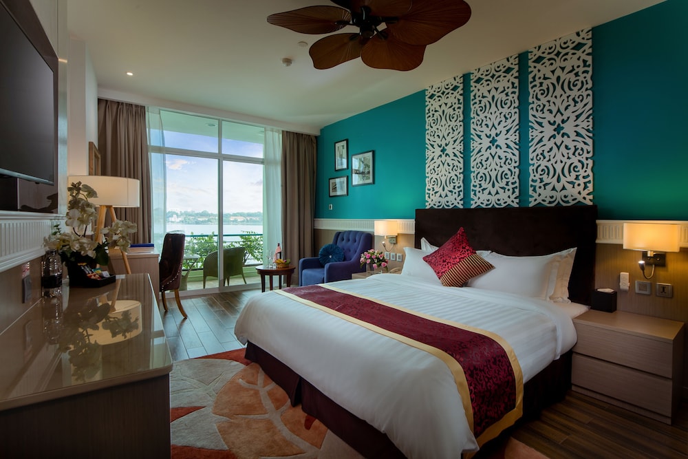 The Hanoi Club Hotel Lake Palais Residences 12/61