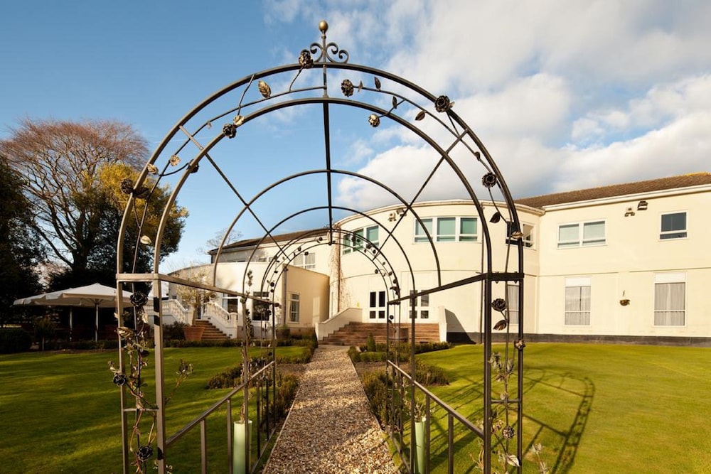 MERCURE CHESTER ABBOTS WELL HOTEL 44/50