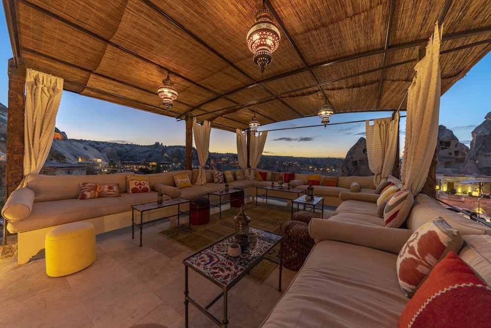 Artemis Cave Suites 35/64