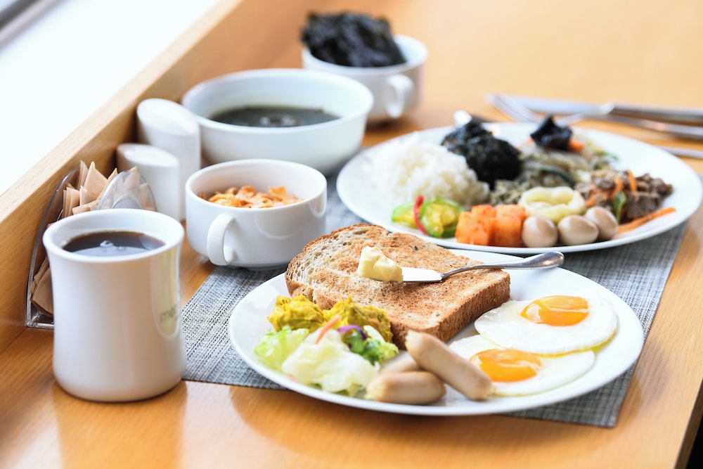 Metro Hotel Myeongdong 60/71