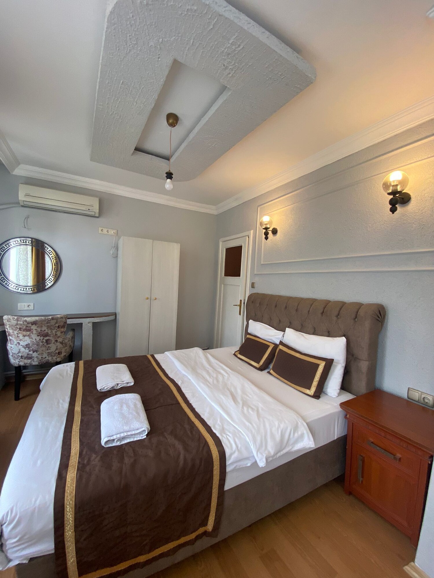 ECONOMY, BASEMENT, APARTMENT