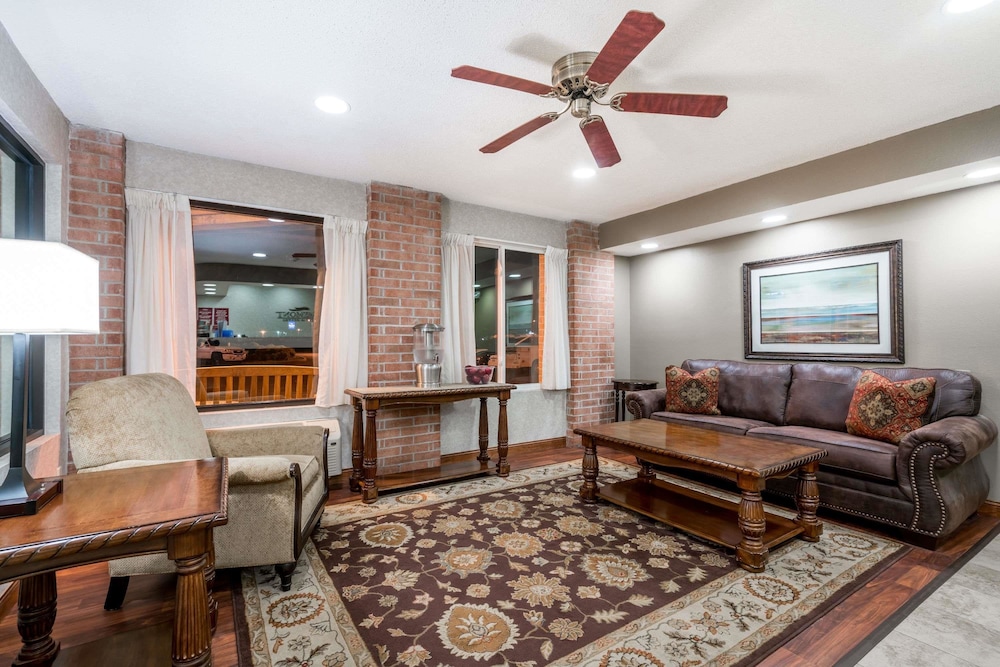 Baymont By Wyndham Marshfield 20/29