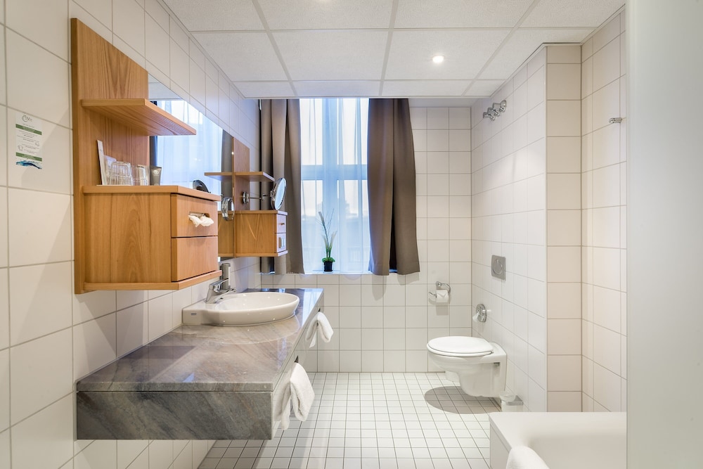 Garner Hotel Essen - Handelshof by IHG 21/85
