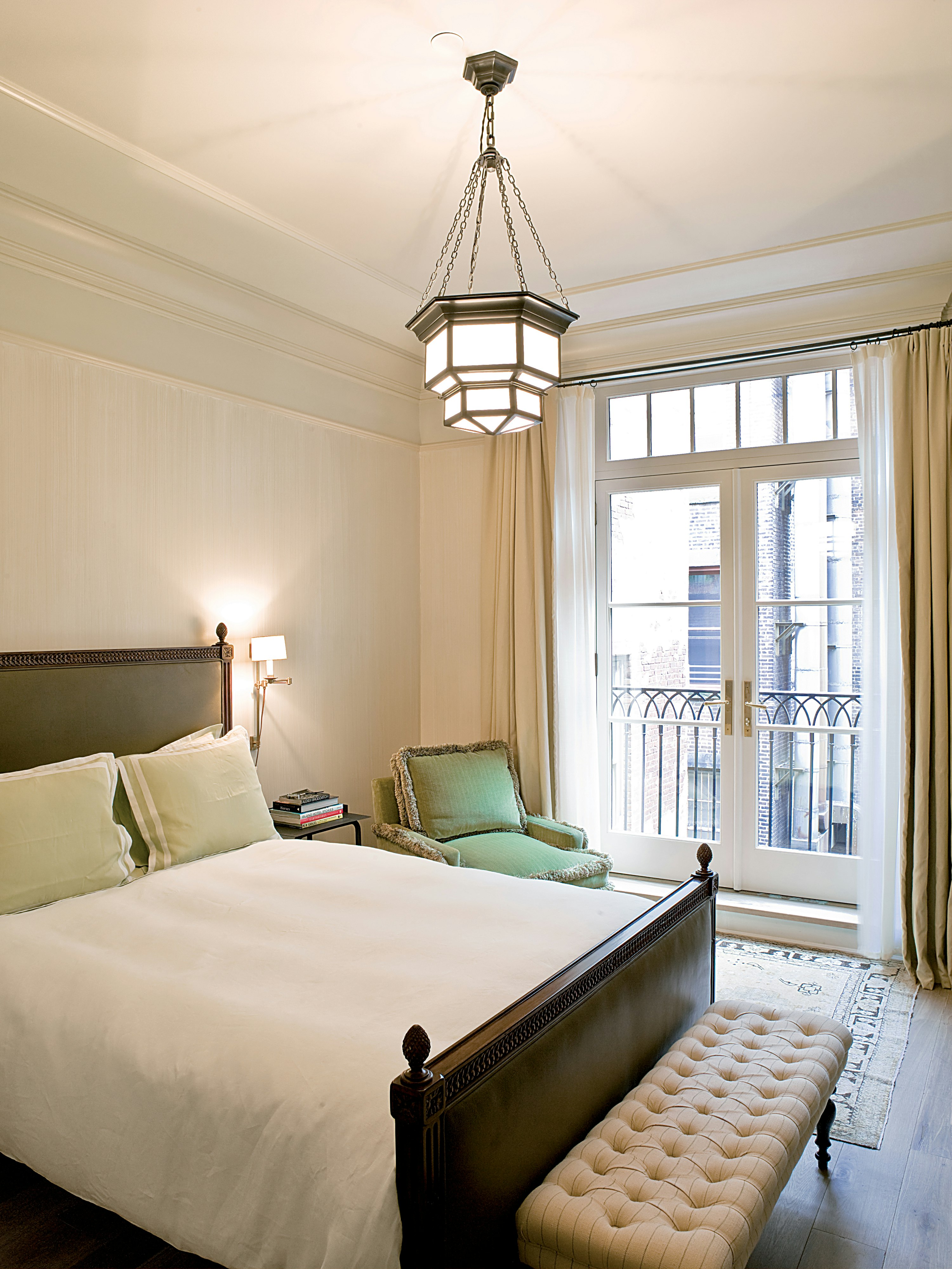 Courtyard, King Bed