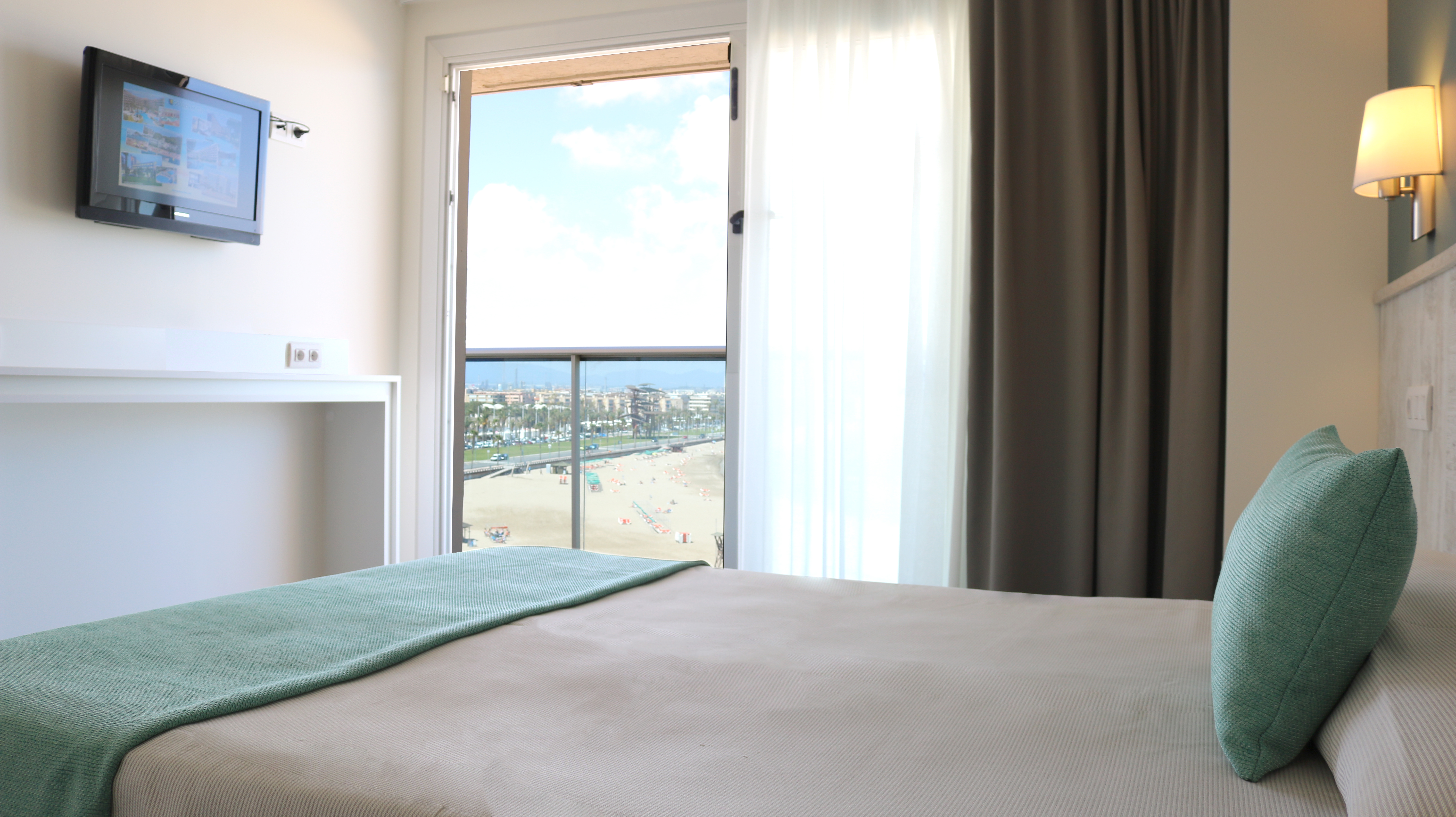 STANDARD, SEA VIEW