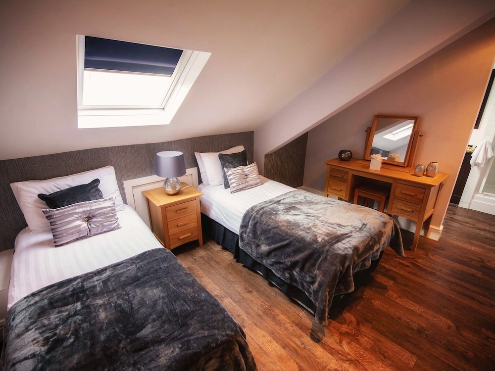 Eslington Villa 13/50
