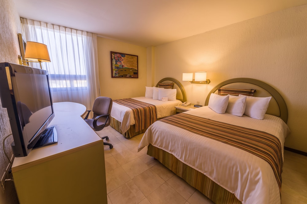 Ramada by Wyndham Hola Culiacan 11/45