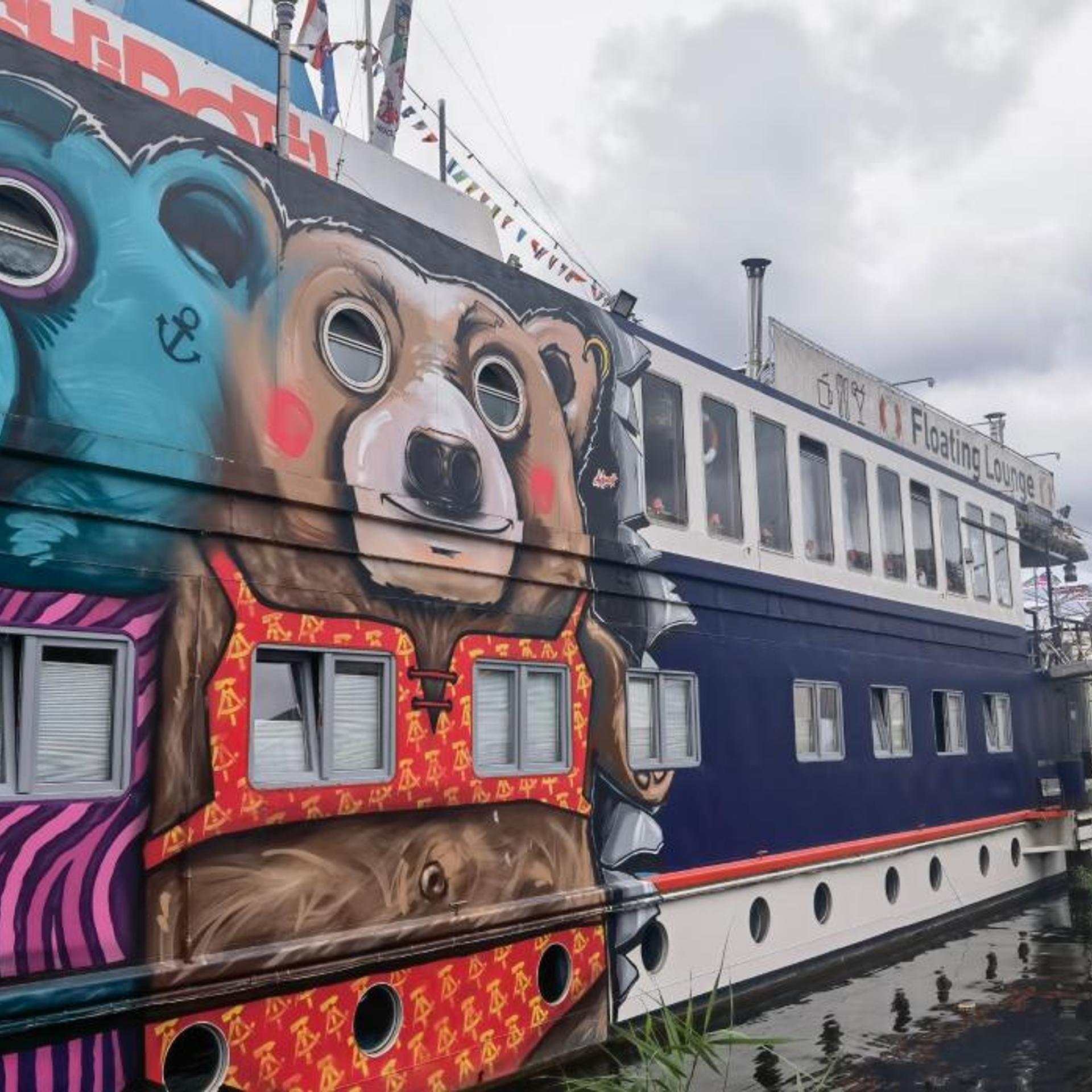 Eastern Comfort Hotel & Hostelboat 3/58
