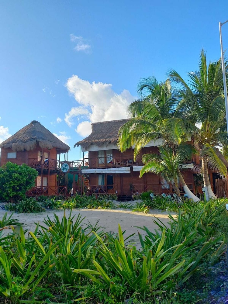 Palmeras de Mahahual Cabanas 3/39