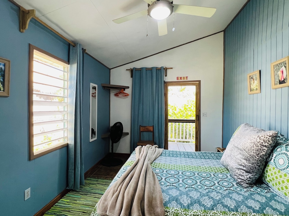 ROOM, SINGLE