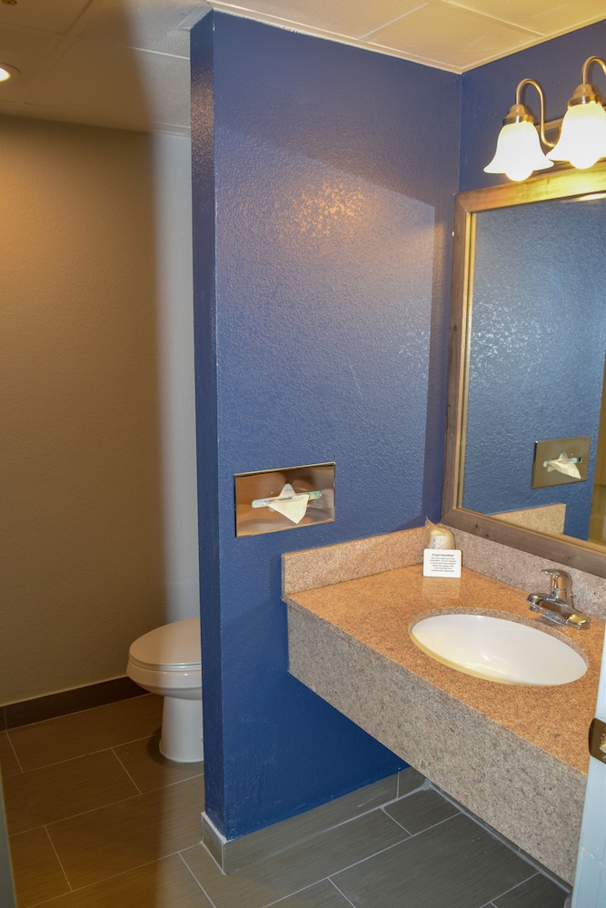 Baymont by Wyndham Addison 6/19