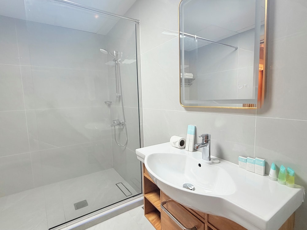 Ewan Ajman Suites Hotel 99/99