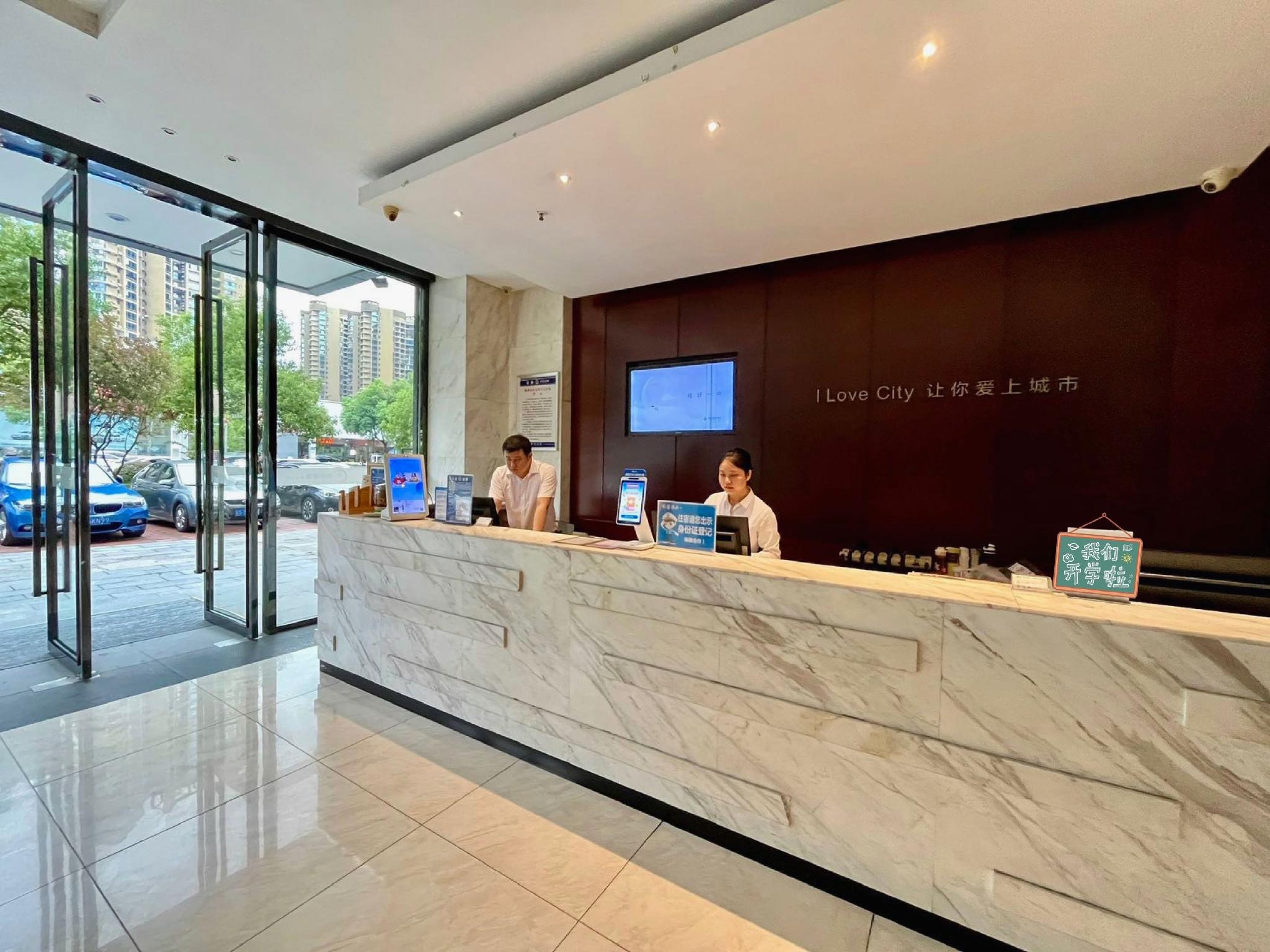 City Convenient Zhuzhou Sports Centre 8/40
