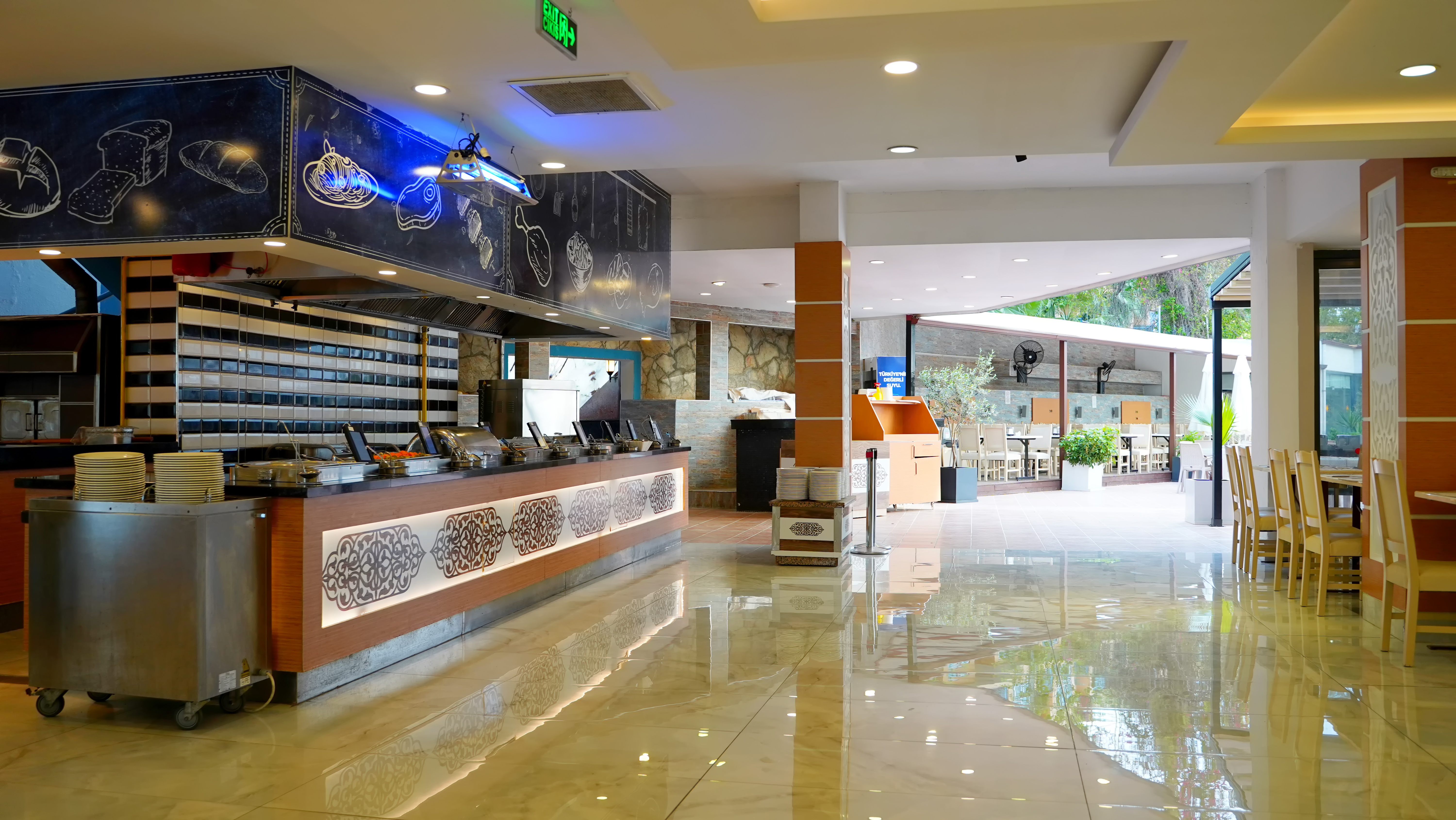Club Aqua Plaza Hotel 8/50
