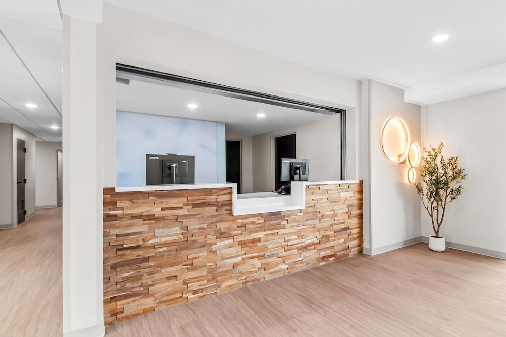 ECHO Suites Extended Stay by Wyndham Sterling 6/41