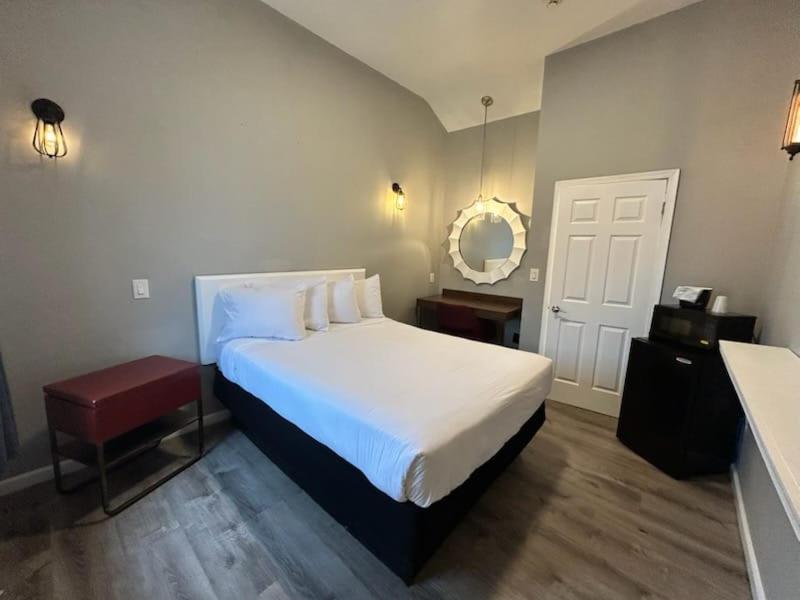 Penn Lodge Hotel & Suites 11/50