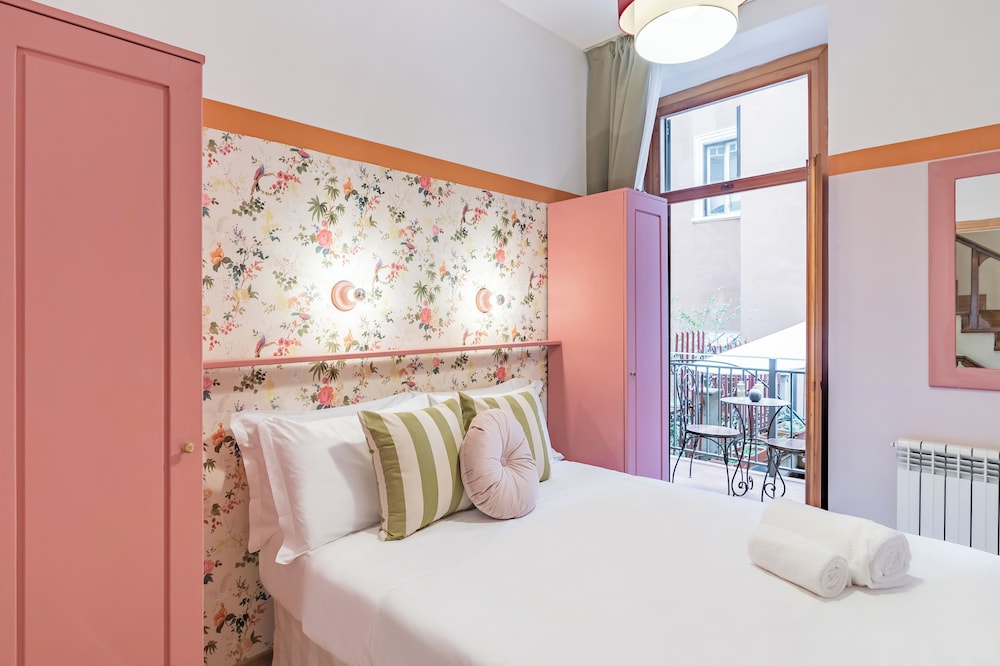 PANORAMIC, DOUBLE OR TWIN BED, BALCONY