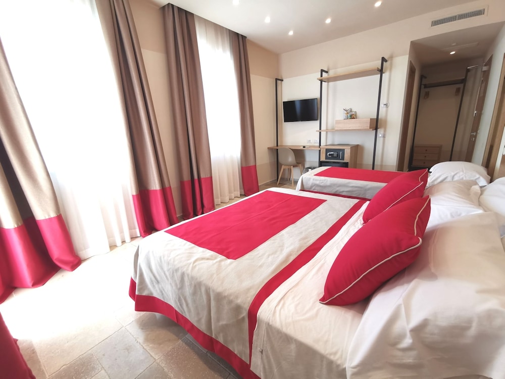 ROOM, TRIPLE, GARDEN VIEW