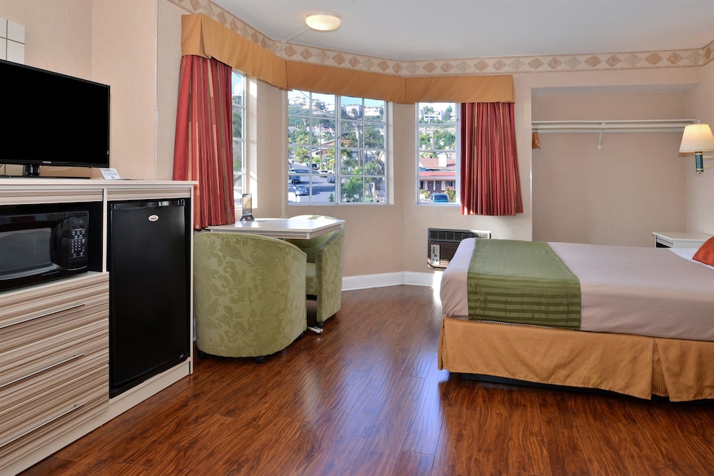 Americas Best Value Inn San Clemente Beach 10/11