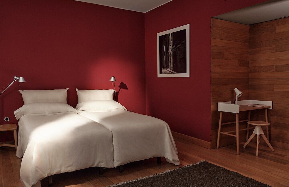 ROOM, TWIN BEDS, CITY VIEW