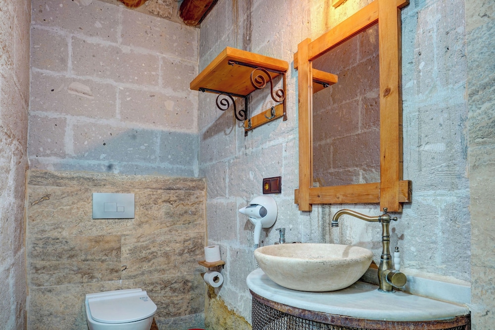 Atax Cave Hotel 46/50