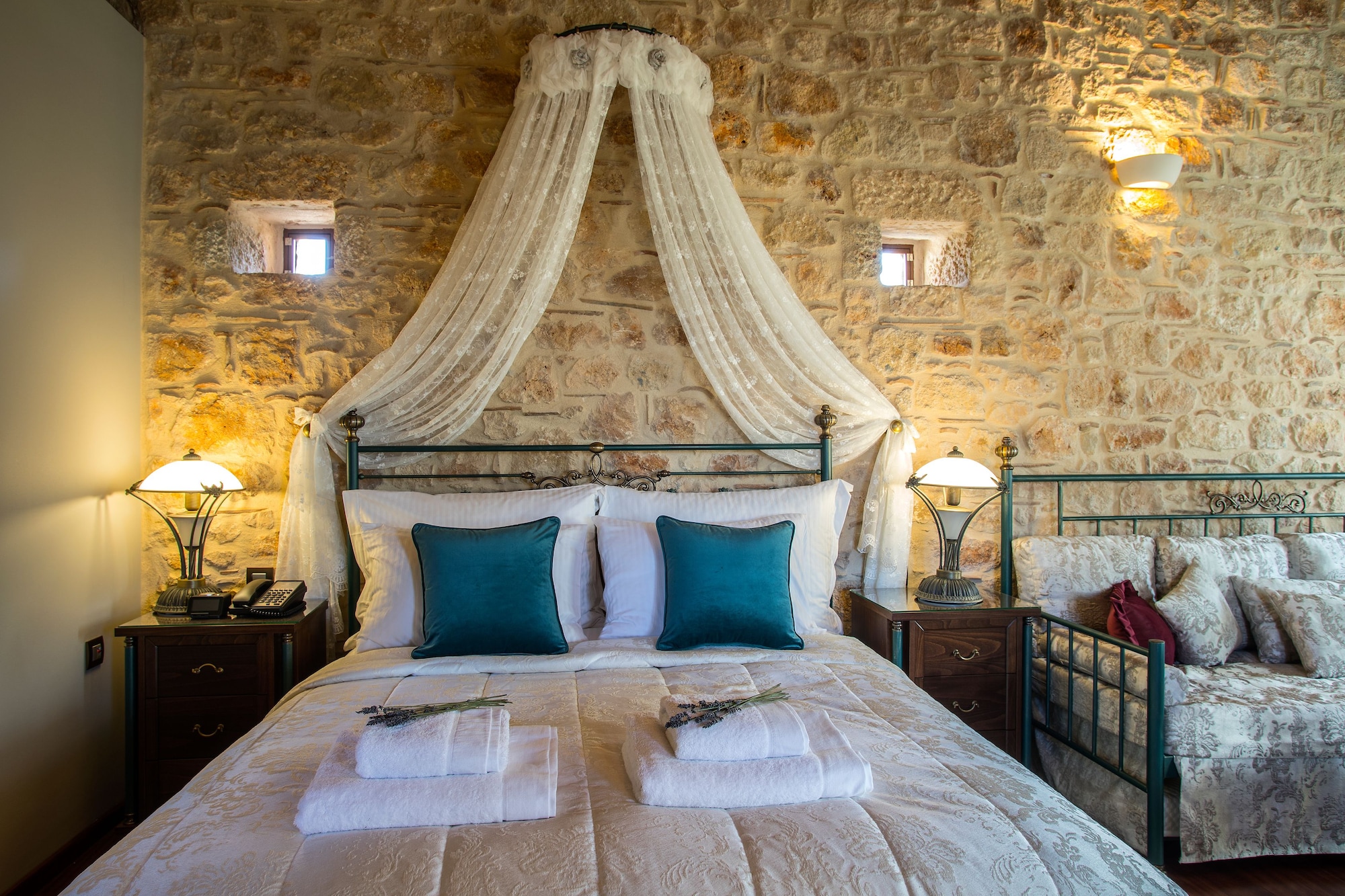 غرفة بريميوم بسرير مزدوج مع أريكة، MYSTRAS GRAND PALACE RESORT & SPA 4/10
