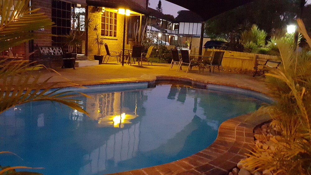 Shakespeare Motel 7/50