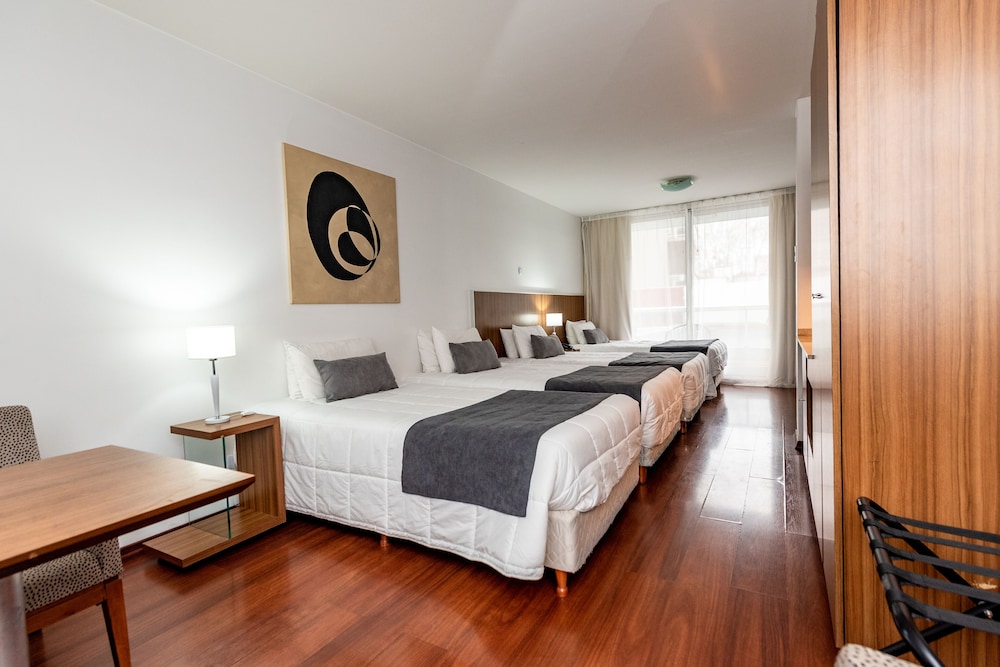 ROOM, QUADRUPLE