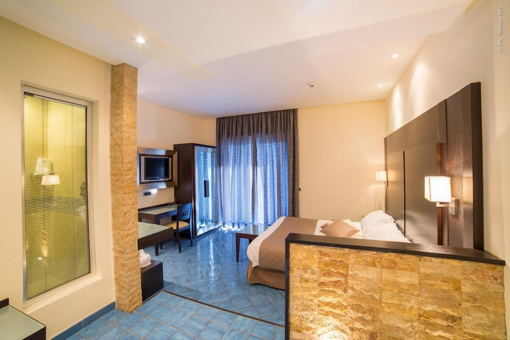 HOTEL LA LUCERTOLA 20/45