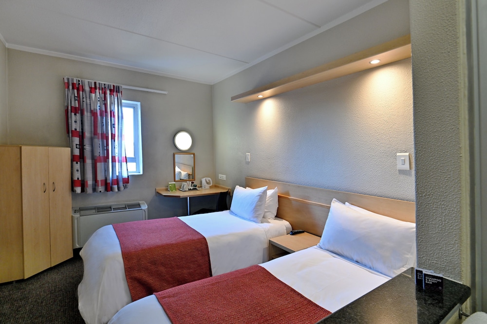 Room, Twin Beds, Road Lodge Carnival City 3/10
