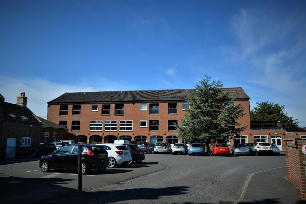 Oliver Cromwell Hotel 40/50