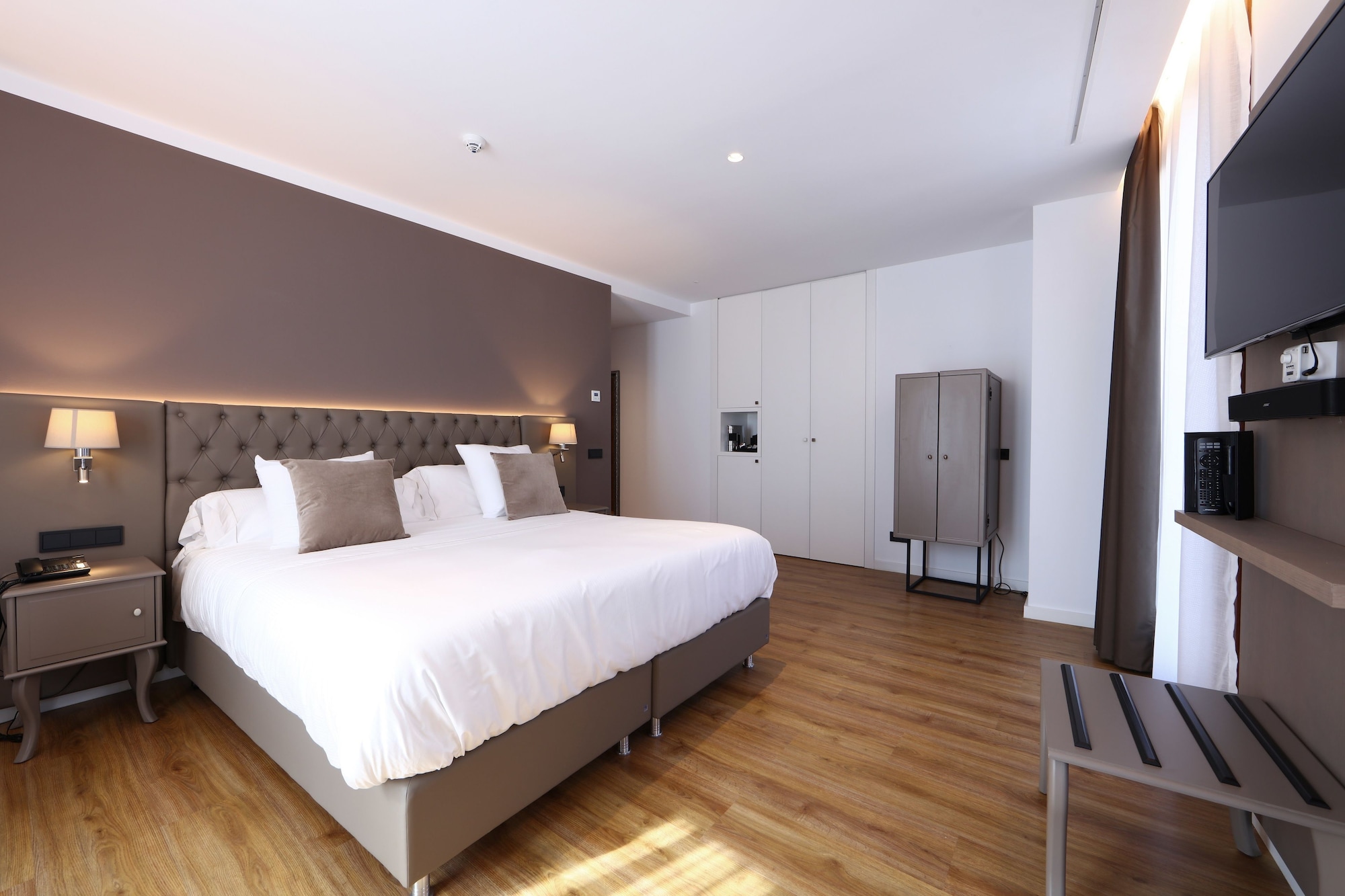 JUNIOR SUITE, BALCONY, CORNER