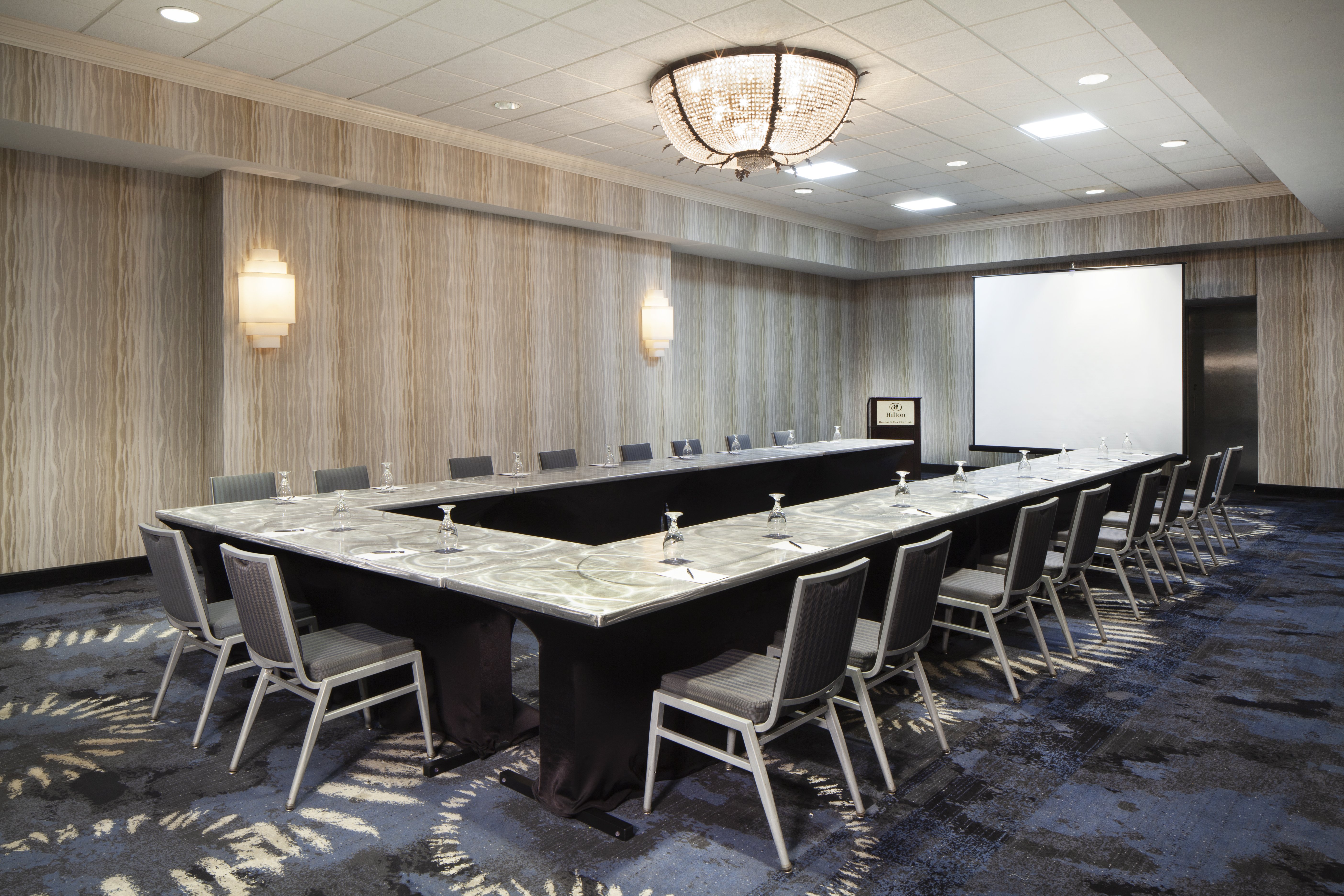 Compass Hotel Nassau Bay 46/65