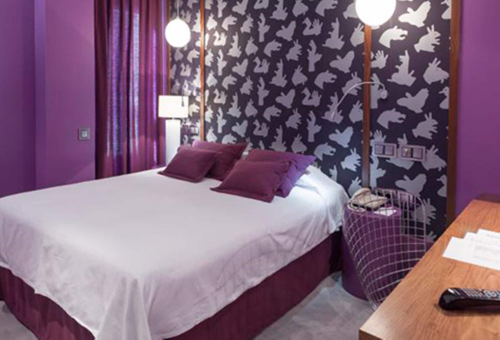BASIC, QUEEN BED
