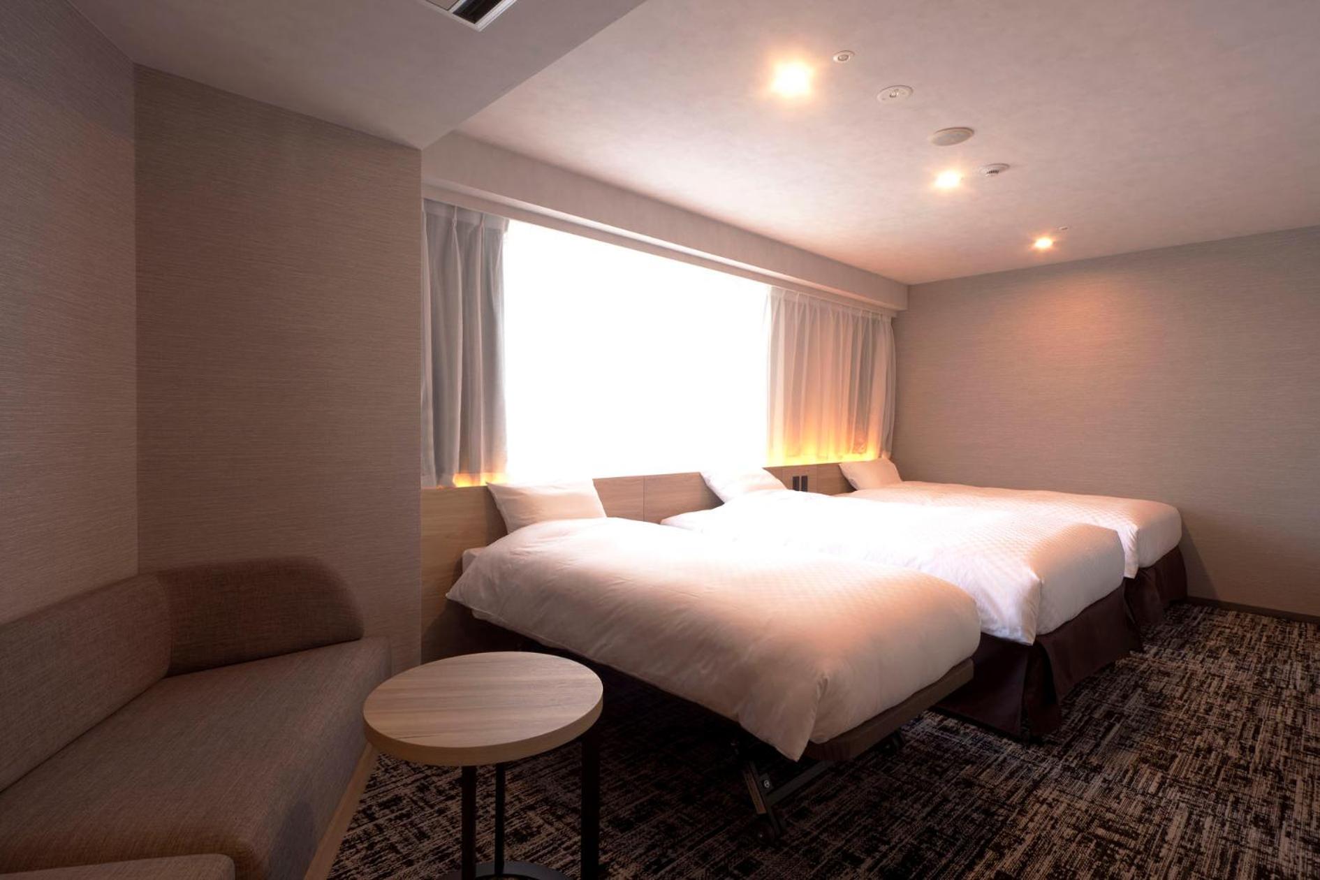 Room, Triple