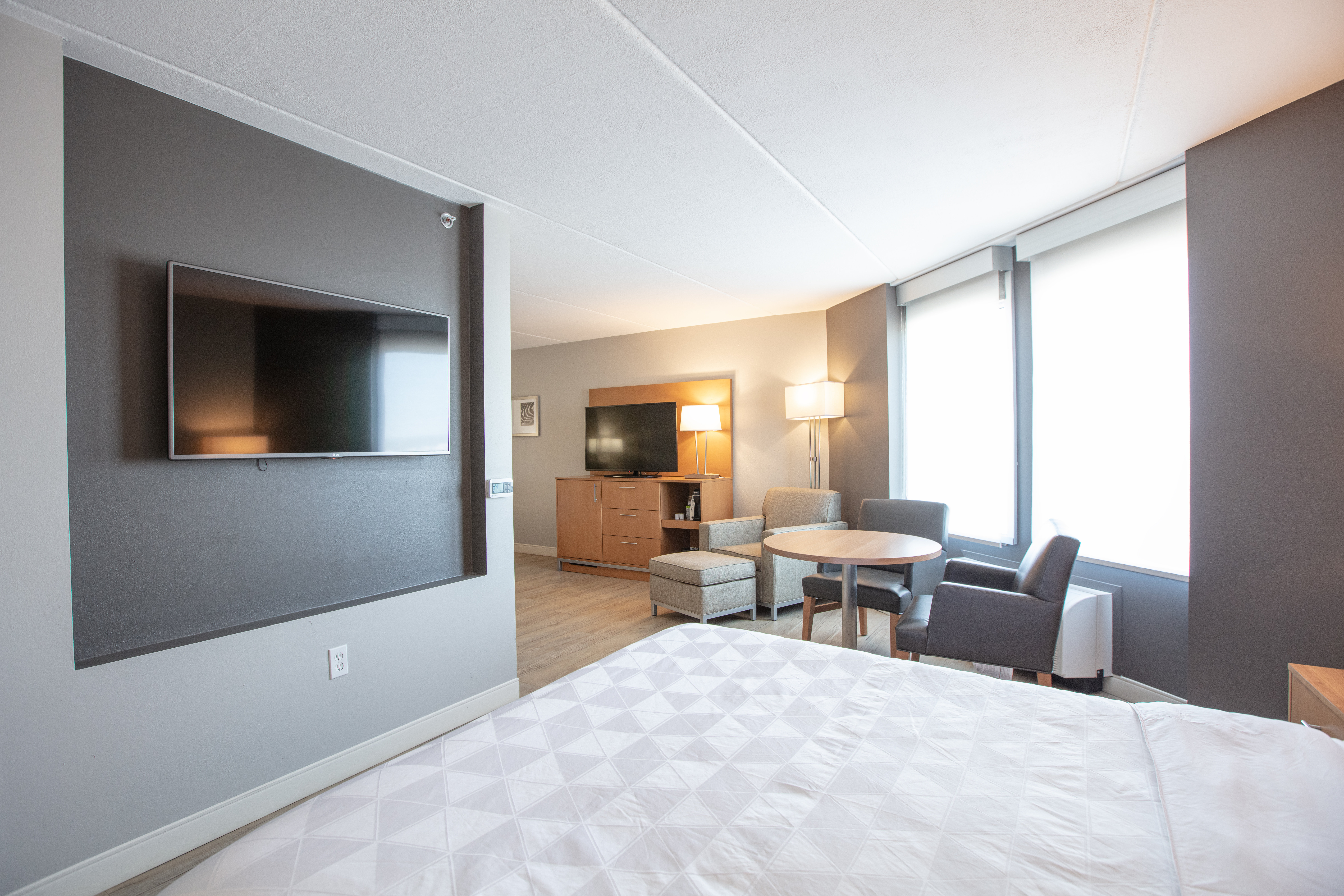 Suite, King Bed, Parlor