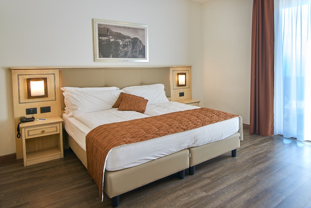 STANDARD, TWIN BEDS, GARDEN VIEW
