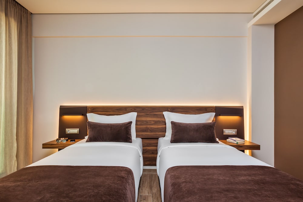 Ad Imperial Plus Hotel Thessal 11/30