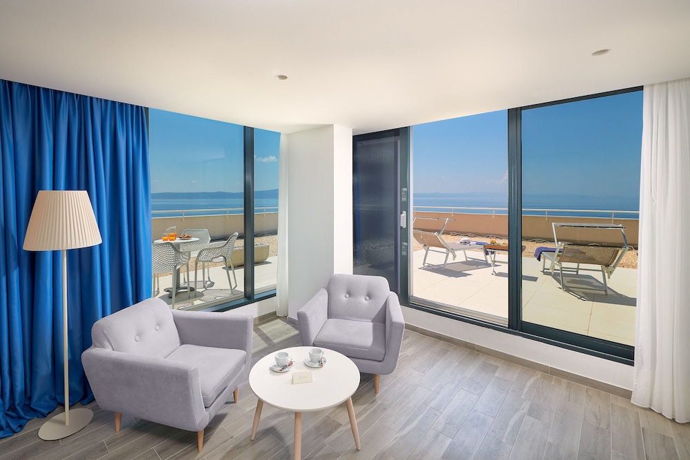 Medora Auri Family Beach Hotel 33/68