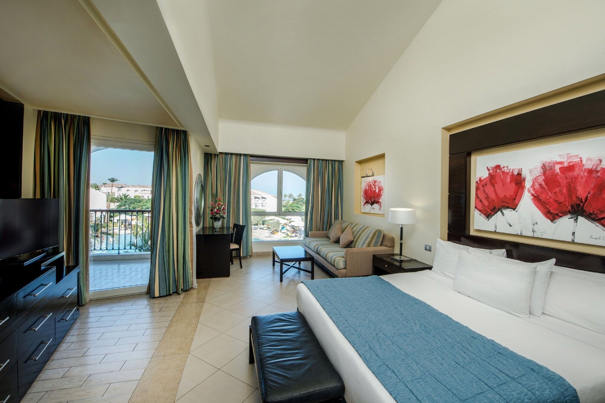 EXECUTIVE, KING BED