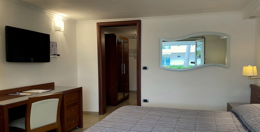 HOTEL OLIMPICO 12/67