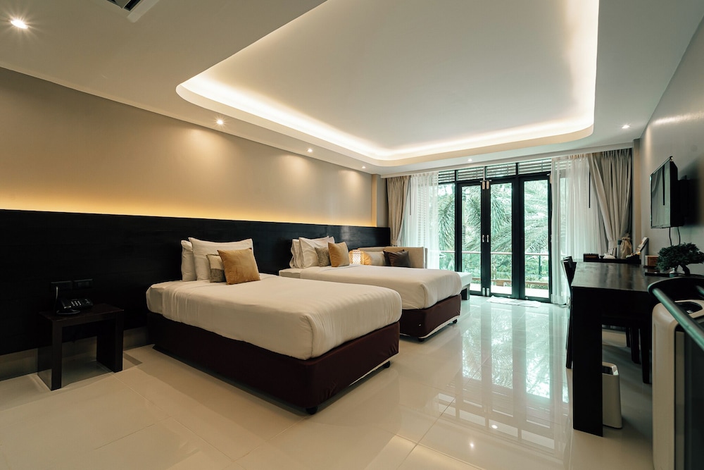 DELUXE, TWIN BEDS, BALCONY