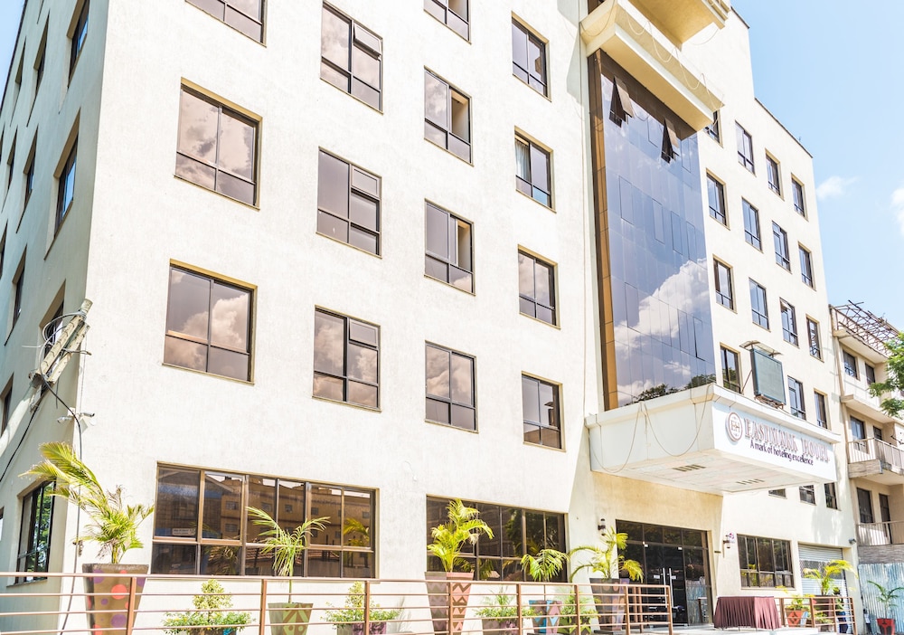 Eastmark Hotel 4/46