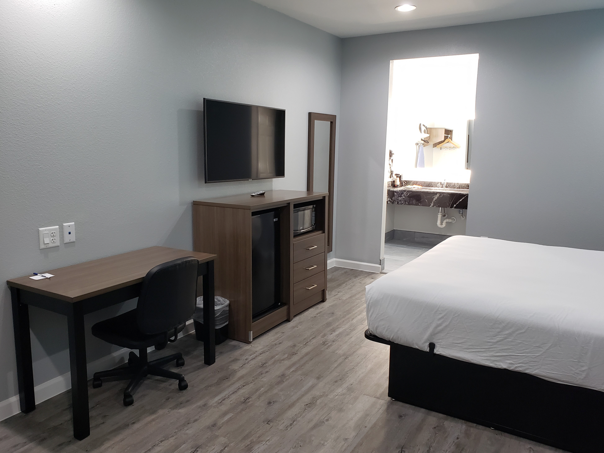 Americas Best Value Inn and Suites Kingwood IAH Airport 21/31