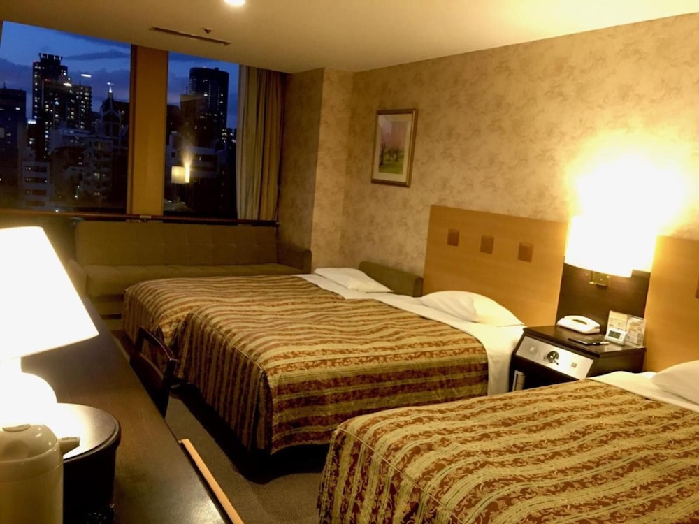 Osaka Castle Hotel 12/73