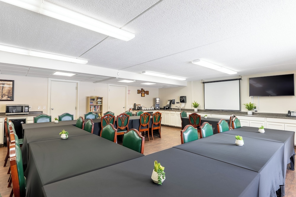 Fireside Inn and Suites Gilford 45/54