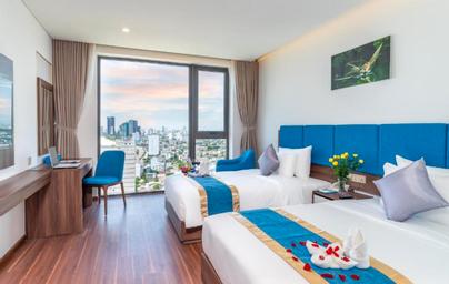 Deluxe, Twin Beds, Partial Sea and City View