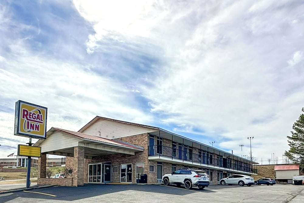 Regal Inn Guntersville Hwy 431 3/50