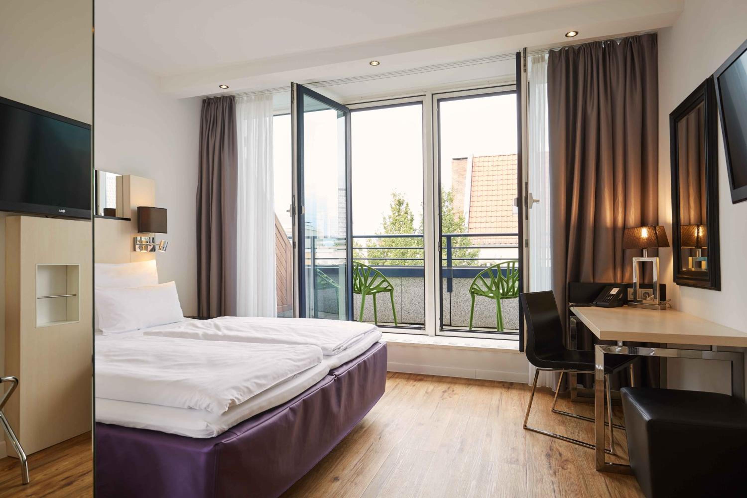 غرفة سوبيريور بسرير كينج بشرفة، Scandic Berlin Kurfurstendamm 6/10